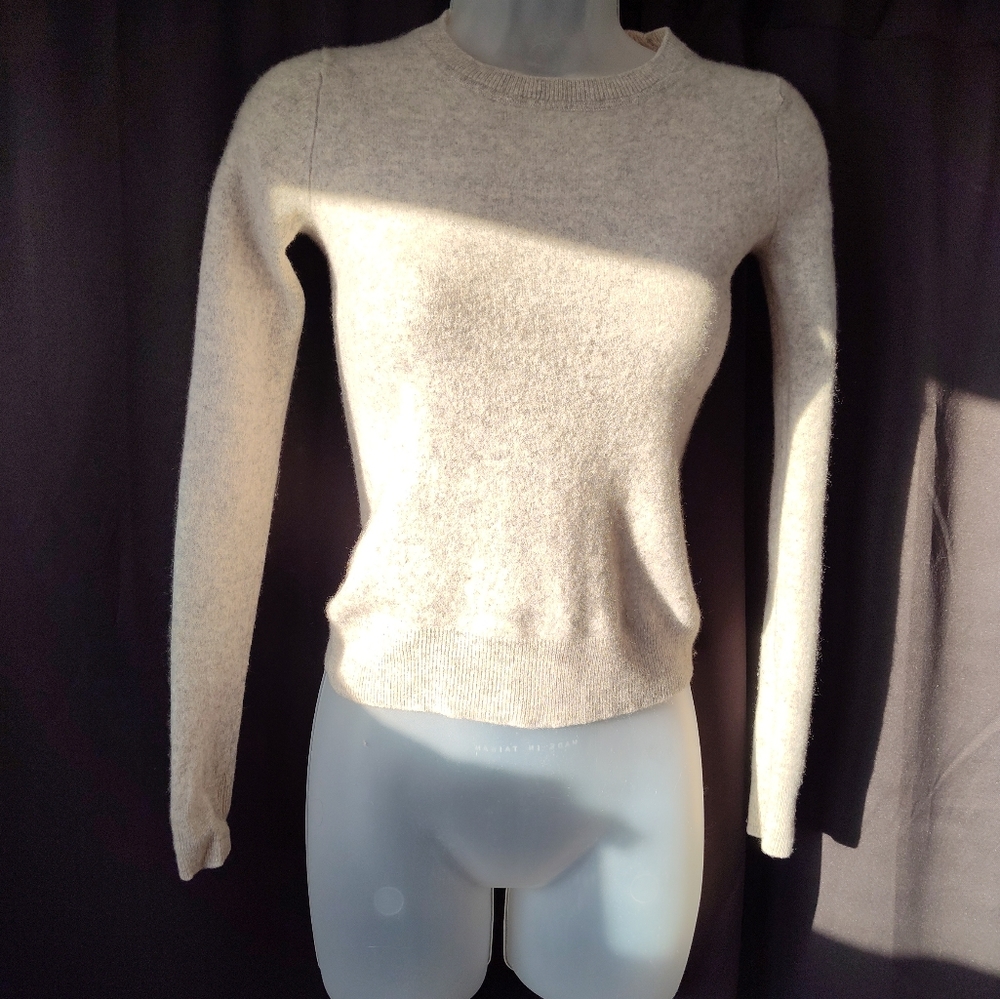 TAHARI Cashmere Sweater